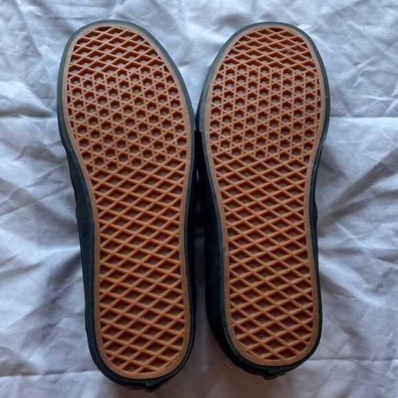 Black Vans slip on shoes - Picture 2 of 6